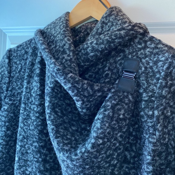 Woman’s Wool sweater wrap - Med black and grey - Picture 2 of 6